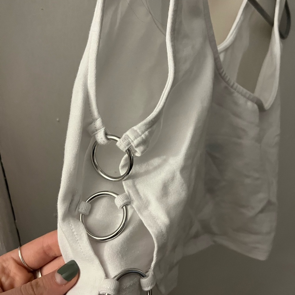 Cropped Tank with Side Rings - Picture 2 of 4